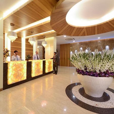 Hotel Alleviate Агра Екстериор снимка