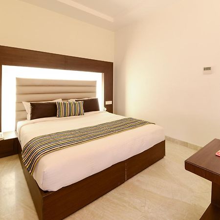Hotel Alleviate Агра Екстериор снимка