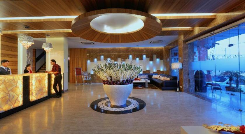 Hotel Alleviate Агра Екстериор снимка