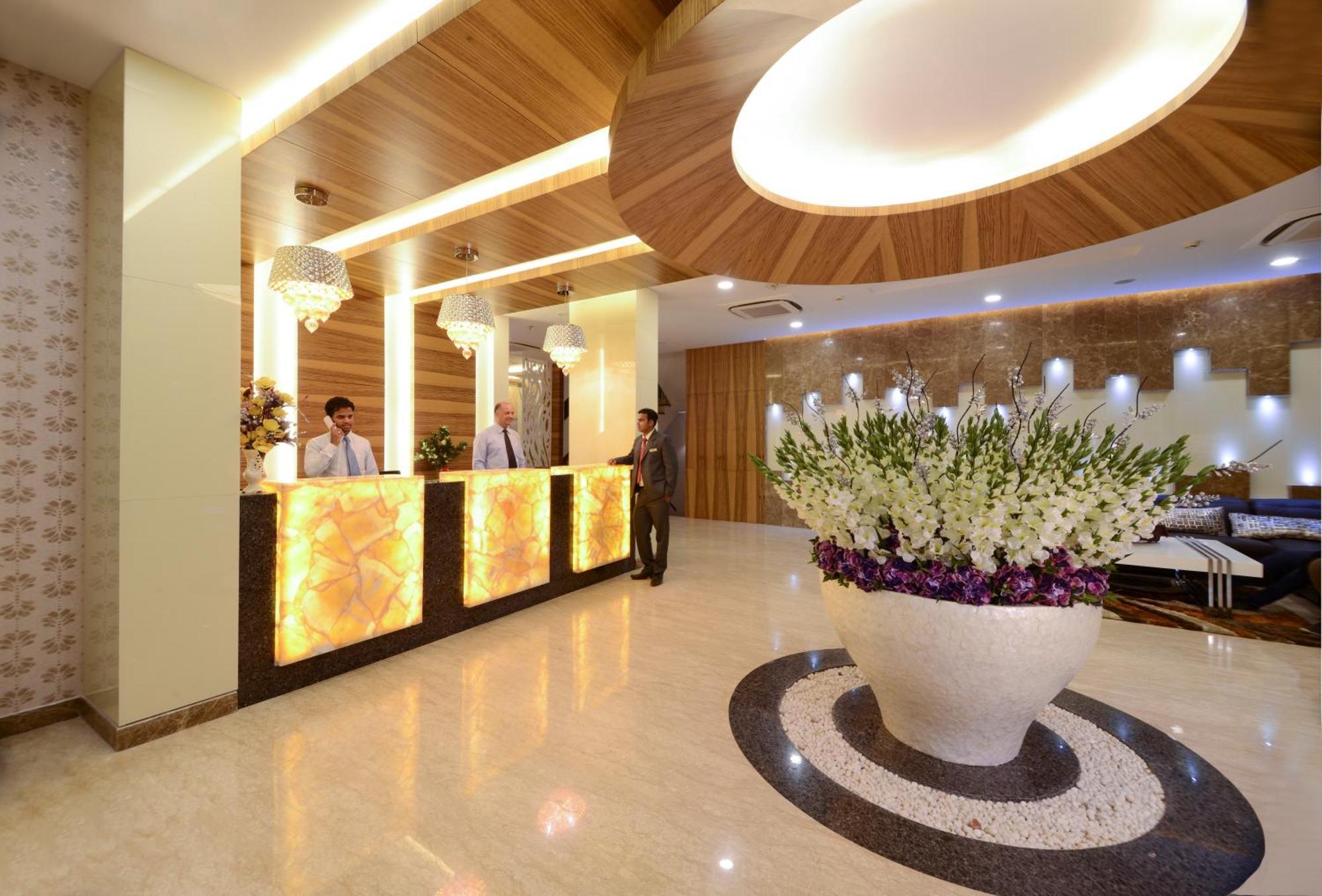 Hotel Alleviate Агра Екстериор снимка