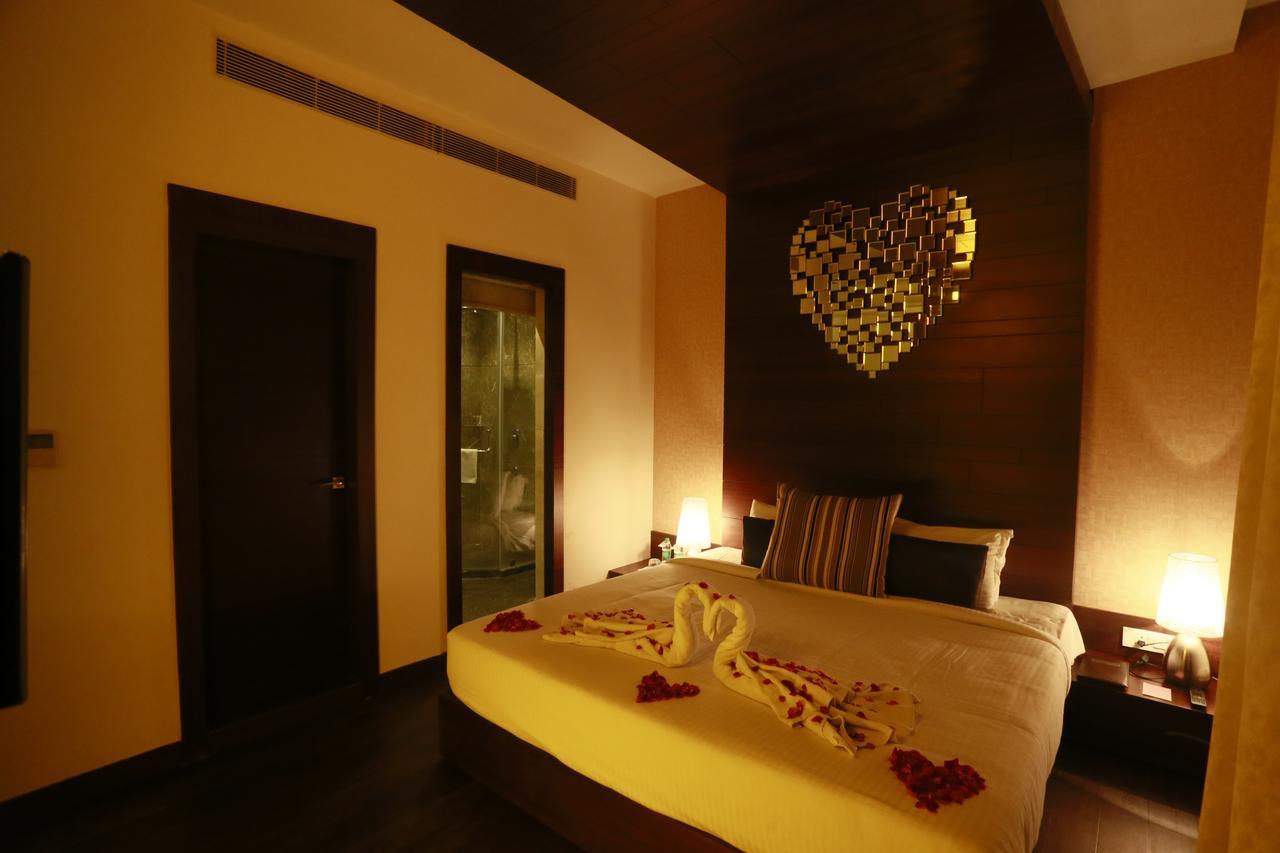 Hotel Alleviate Агра Екстериор снимка