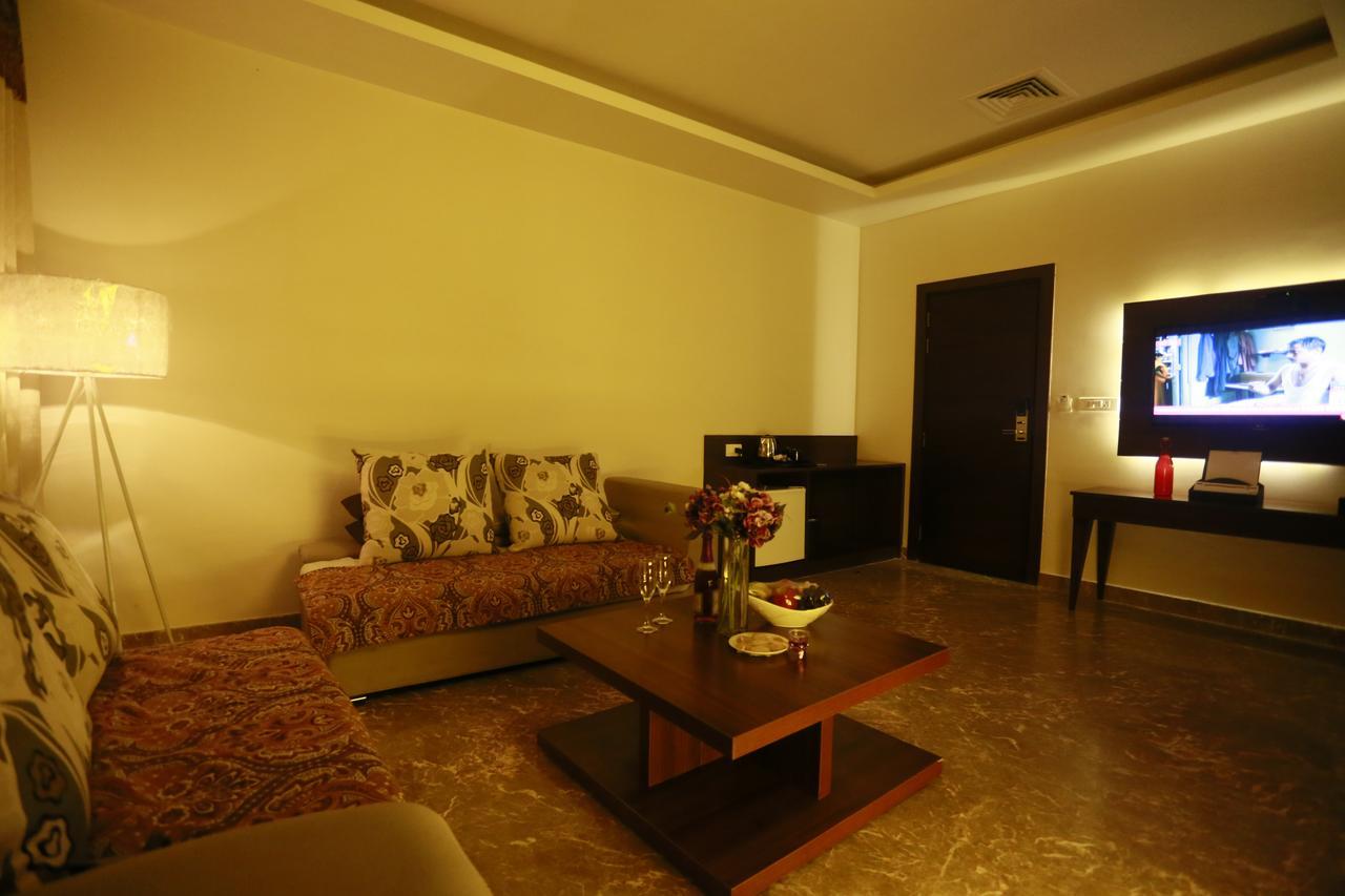 Hotel Alleviate Агра Екстериор снимка