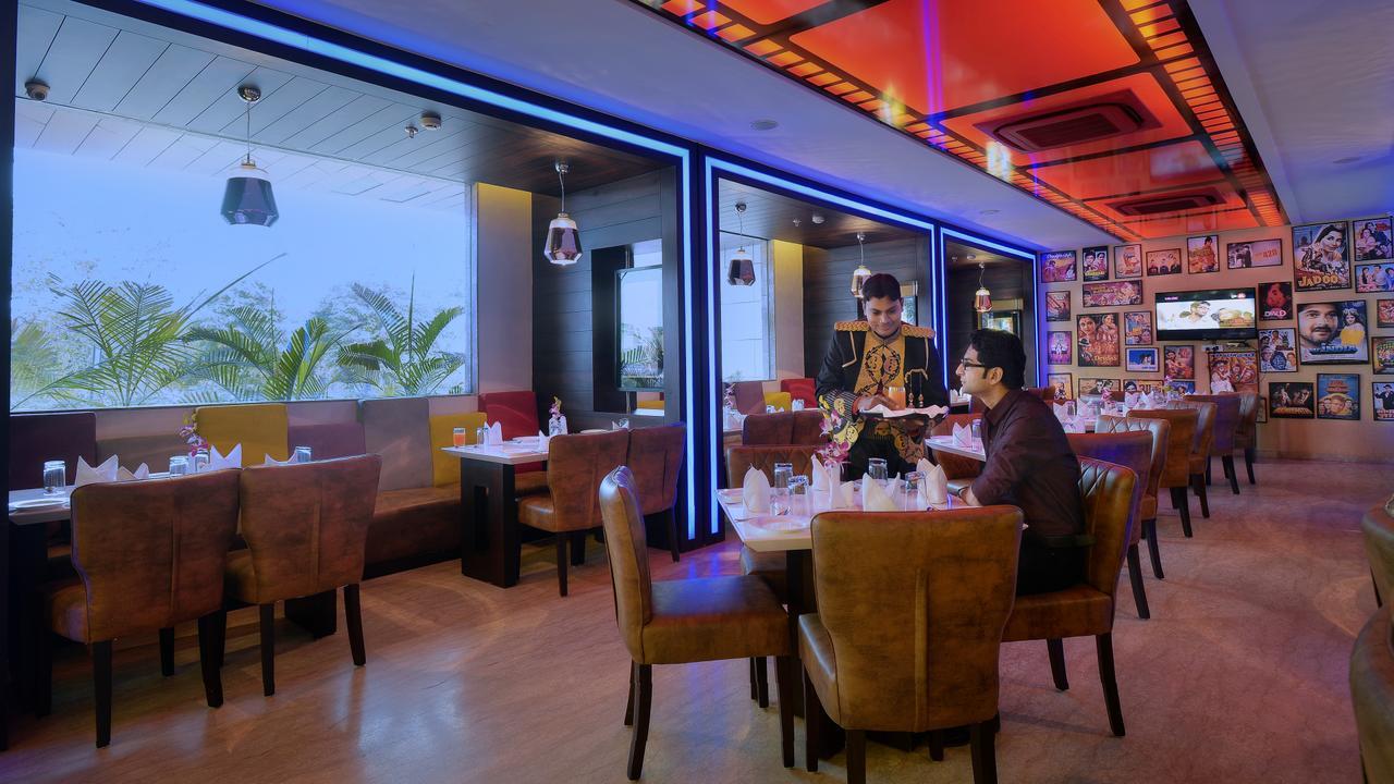 Hotel Alleviate Агра Екстериор снимка
