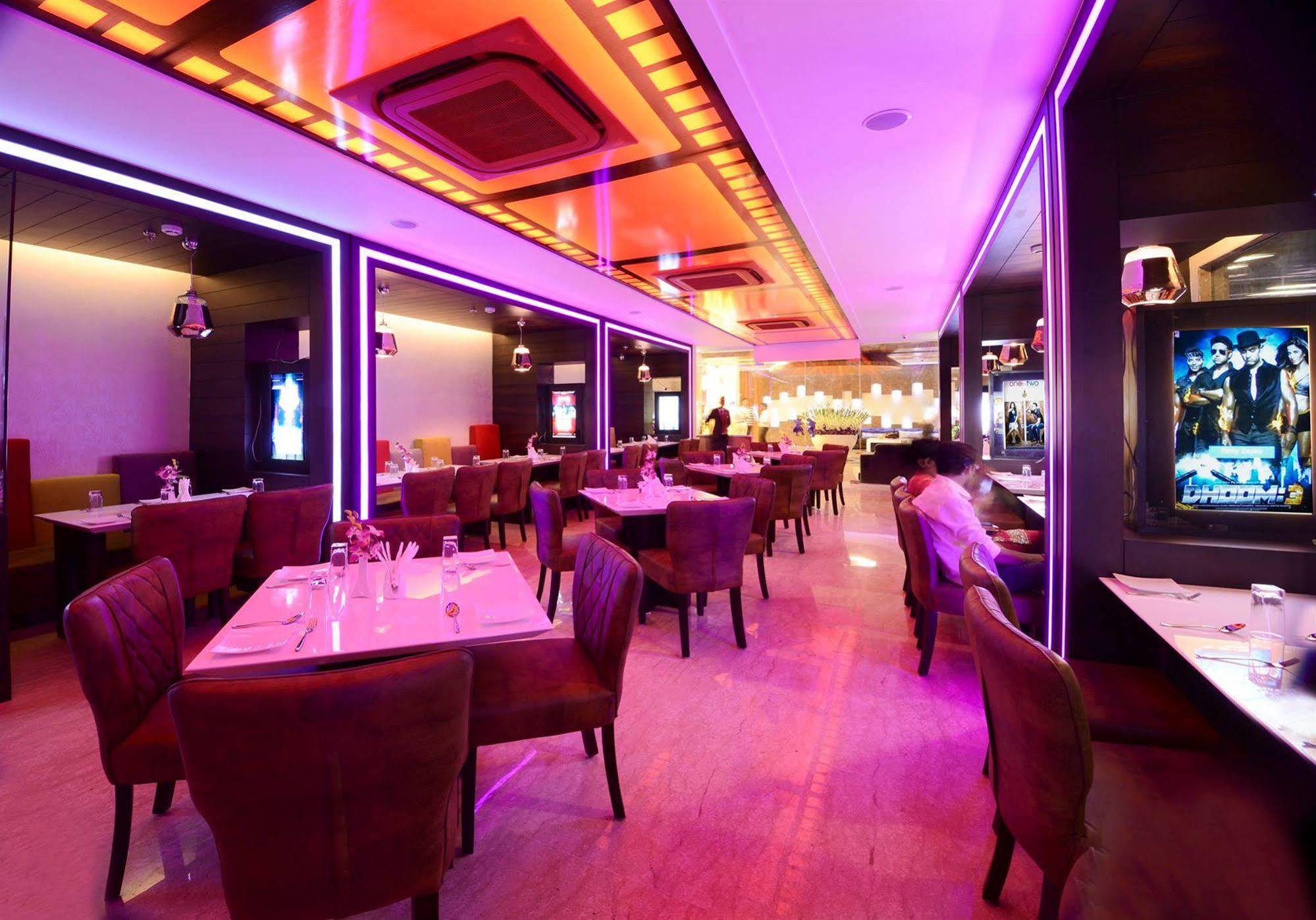 Hotel Alleviate Агра Екстериор снимка