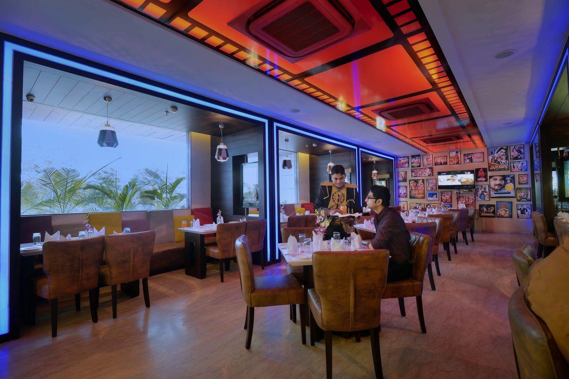 Hotel Alleviate Агра Екстериор снимка