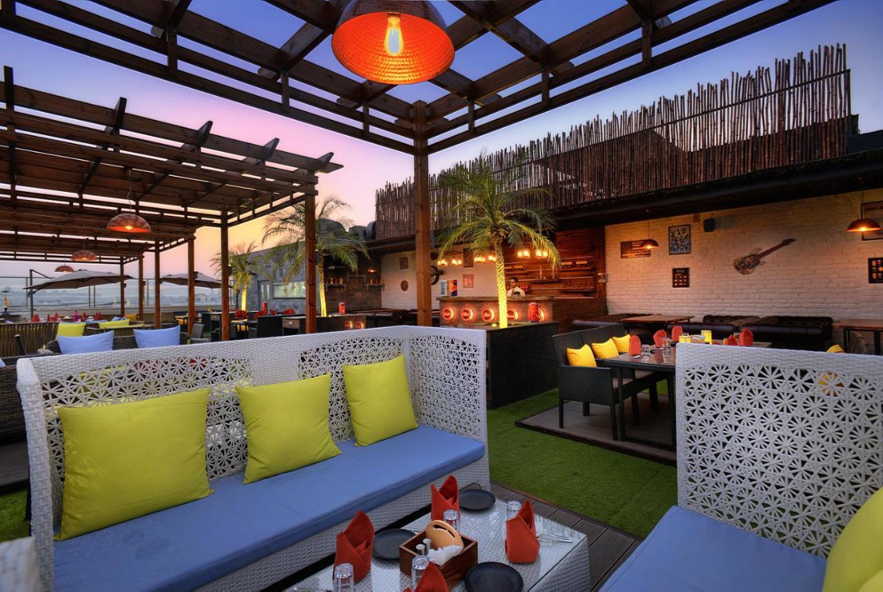 Hotel Alleviate Агра Екстериор снимка