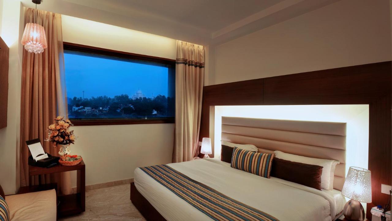 Hotel Alleviate Агра Екстериор снимка